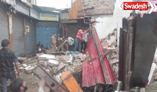 Agra Subhash Bazar Shop Collapse