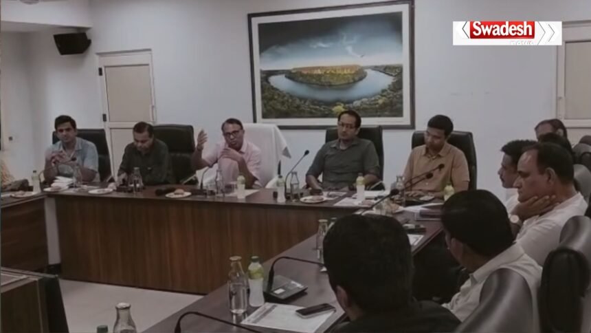 कोटा डेवलपमेंट डायलॉग के दौरान बिल्डर्स और निवेशकों के साथ बैठक करते केडीए आयुक्त