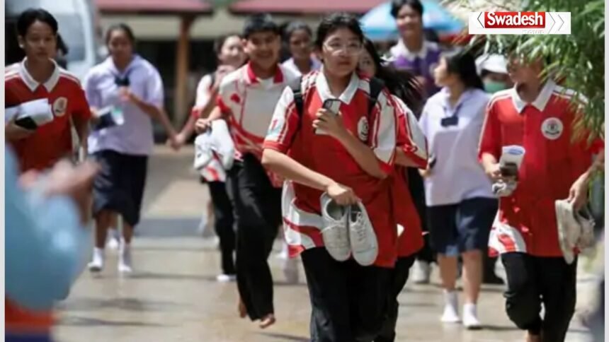 Thailand School Shooting : थाईलैंड के स्कूल में गोलीबारी के बाद सुरक्षा बल घटनास्थल पर जांच करते हुए