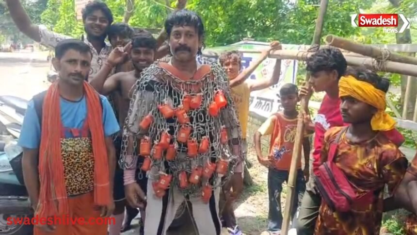रुड़की में कैदी के कपड़ों में कांवड़ लेकर निकला शिवभक्त, हाथों की बेड़ियों ने खींचा सबका ध्यान
