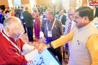 दिल्ली में आयोजित 7वें अंतर्राष्ट्रीय नवकरणीय ऊर्जा सम्मेलन में मध्यप्रदेश के ग्रीन एनर्जी मॉडल का प्रेजेंटेशन देते मुख्यमंत्री डॉ. मोहन यादव