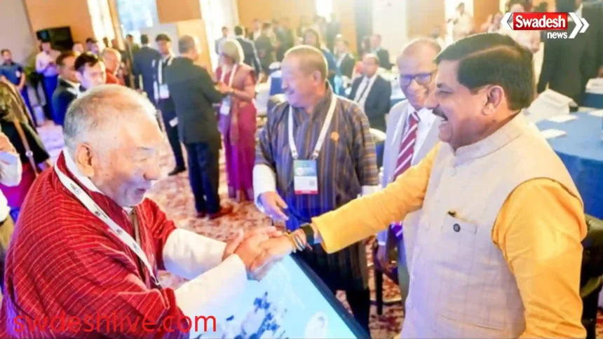 दिल्ली में आयोजित 7वें अंतर्राष्ट्रीय नवकरणीय ऊर्जा सम्मेलन में मध्यप्रदेश के ग्रीन एनर्जी मॉडल का प्रेजेंटेशन देते मुख्यमंत्री डॉ. मोहन यादव