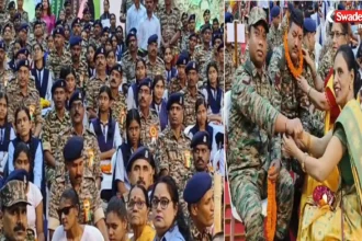 रायपुर में स्नेह की डोर कार्यक्रम में जवानों को राखी बांधती स्कूली बच्चियां