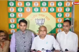 भाजपा प्रदेश अध्यक्ष हेमंत खंडेलवाल मीडिया से चर्चा करते हुए
