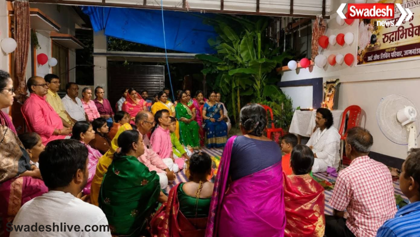 Hundreds of devotees gathered in Jamtara