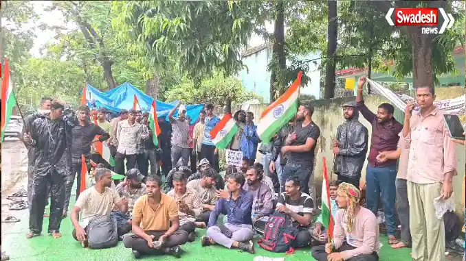 कवर्धा में पुलिस आरक्षक भर्ती की सेकंड लिस्ट की मांग को लेकर अभ्यर्थियों का प्रदर्शन