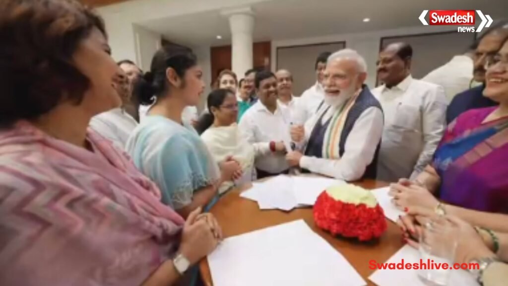 https://swadeshlive.com/pm-modi-saayoni-ghosh-first-meeting/