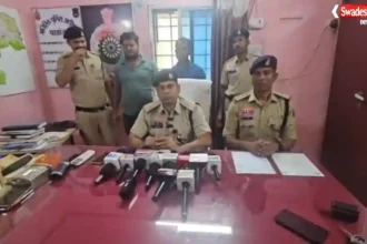 पखांजूर में 3.750 किलो गांजा के साथ गिरफ्तार आरोपी और पुलिस टीम
