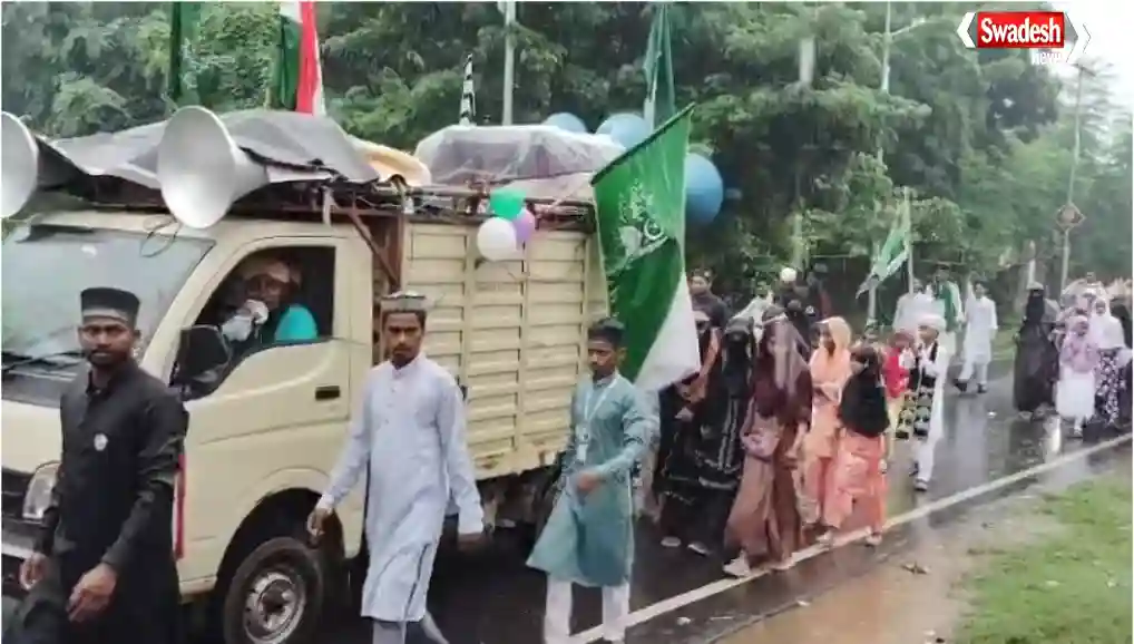 Eid Milad-un-Nabi Juloos: तेज बारिश में भी नहीं थमा उत्साह, गूंजा मधुपुर