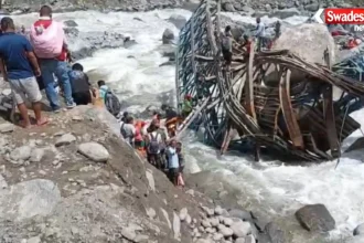 Kulagarh Valley Bridge मलबे और बोल्डरों से टूटने के बाद का दृश्य