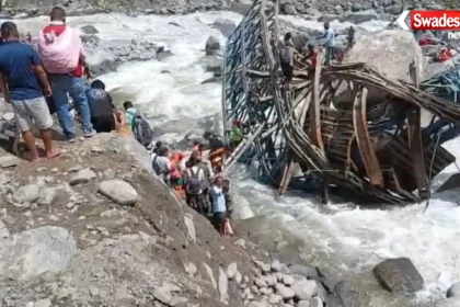 Kulagarh Valley Bridge मलबे और बोल्डरों से टूटने के बाद का दृश्य