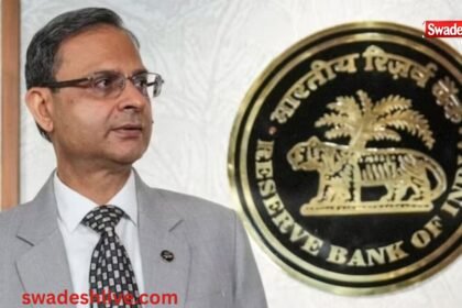 RBI गवर्नर संजय मल्होत्रा रेपो रेट 5.25 प्रतिशत पर बरकरार रखने की घोषणा करते हुए