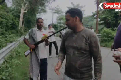 Roorkee Wild Elephant Rescue: कलियर-धनौरी मार्ग पर चार जंगली हाथी