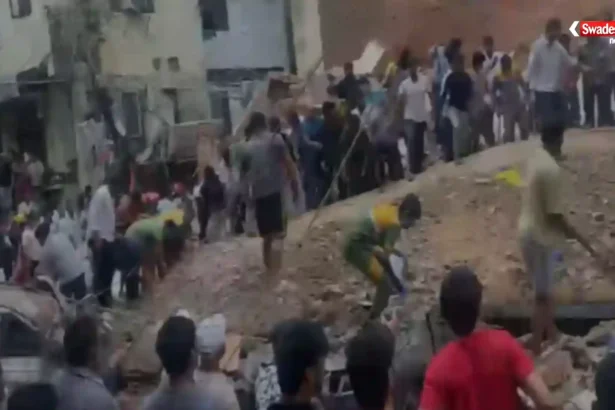 Delhi Building Collapse satya-niketan-hostel