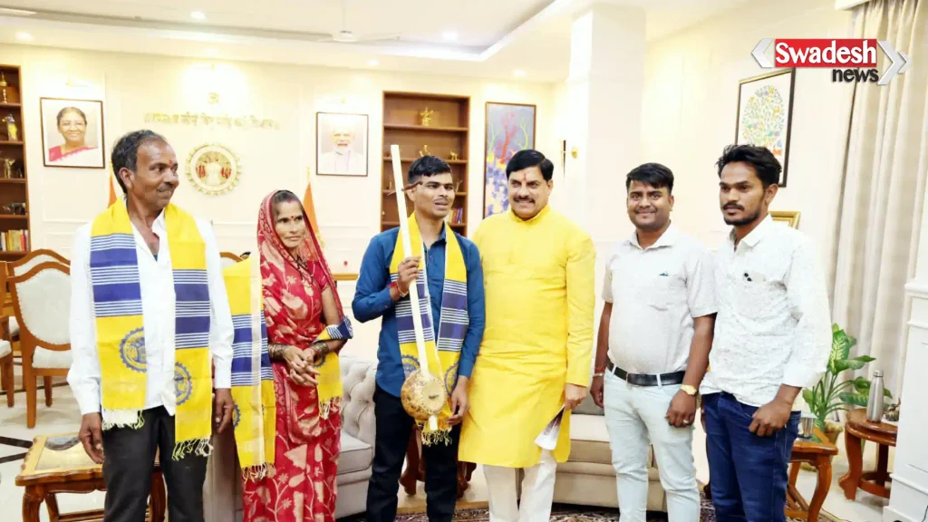bhopal-sunil-lodhi-hanuman-ansh-singer-cm-mohan-yadav-honor/
