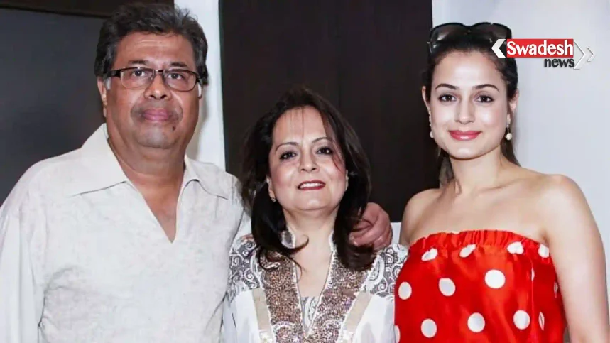 ameesha-patel-mother-house-theft-jewellery/