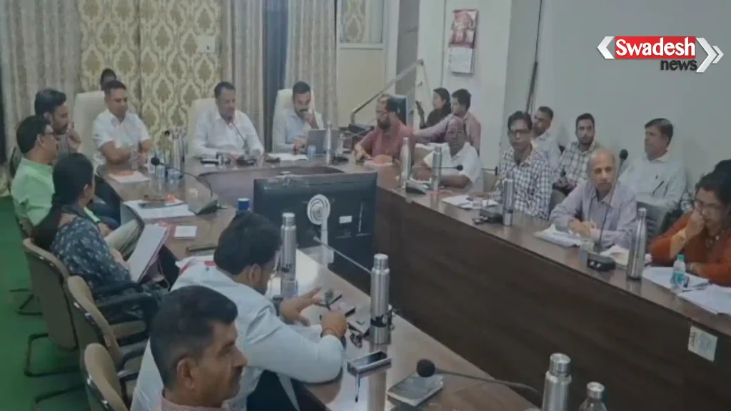 dewas-collector-action-patwari-notice/