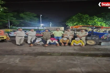 मुरैना के जरारा गांव के पास नूराबाद पुलिस ने खण्डा-पत्थर से भरी 4 ट्रैक्टर-ट्रॉलियां जब्त कीं। चार चालक गिरफ्तार हुए हैं और जब्त वाहनों की कीमत करीब 32 लाख रुपये बताई गई है।