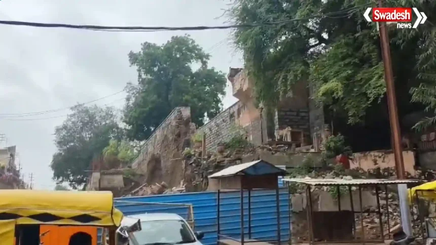 Mahakal Dwar collapsed near Mahakaleshwar Temple in Ujjain