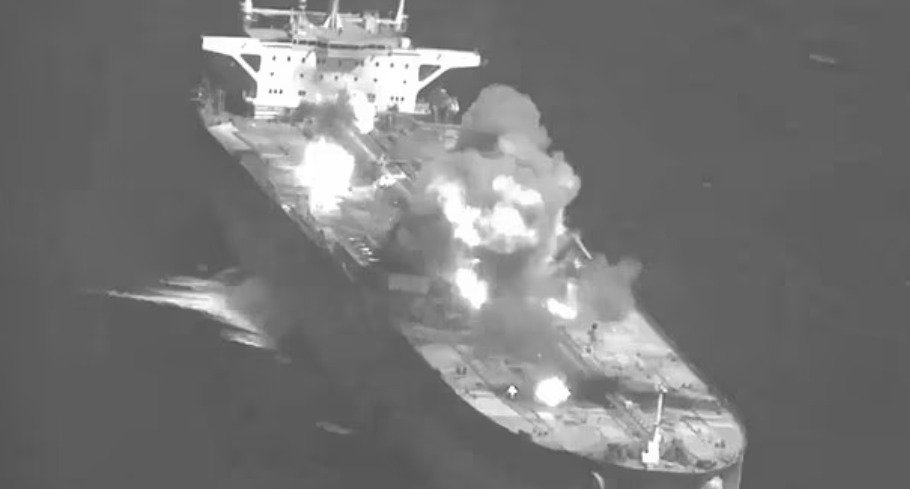 us-strikes-three-iranian-oil-tankers-after-missile-attack