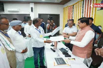 bhopal-harda-cm-dr-mohan-yadav-gives-registry-certificate/