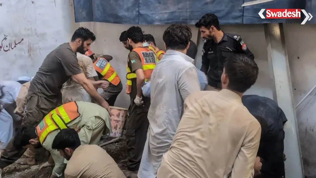 /pakistan-peshawar-school-roof-collapse-children-killed/