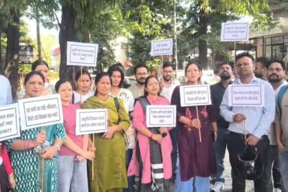 Teacher Protest for Recruitment haldwani