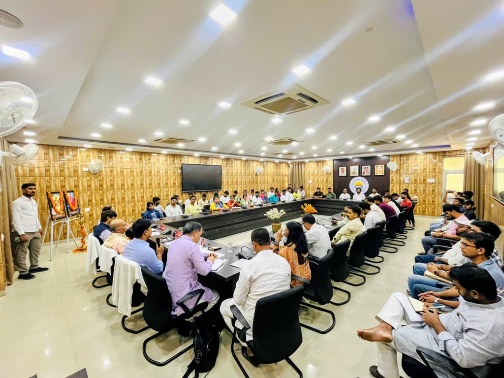 गोरखपुर विश्वविद्यालय में SIR पर ABVP की राउंड टेबल कॉन्फ्रेंस, मतदाता सूची की शुद्धता और लोकतांत्रिक प्रक्रिया पर हुआ मंथन